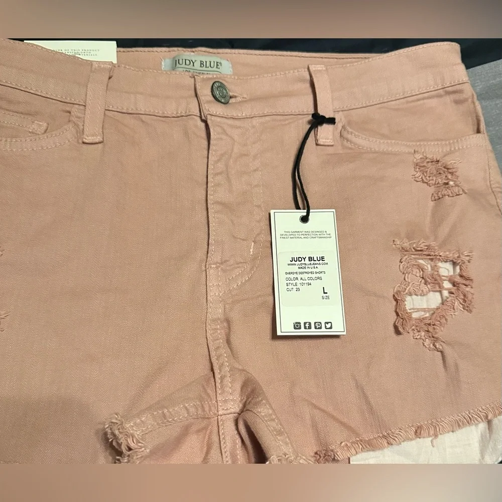 Judy Blue Pink Distressed Jean Shorts - New with Tags, Size Large - Picture 3 of 5